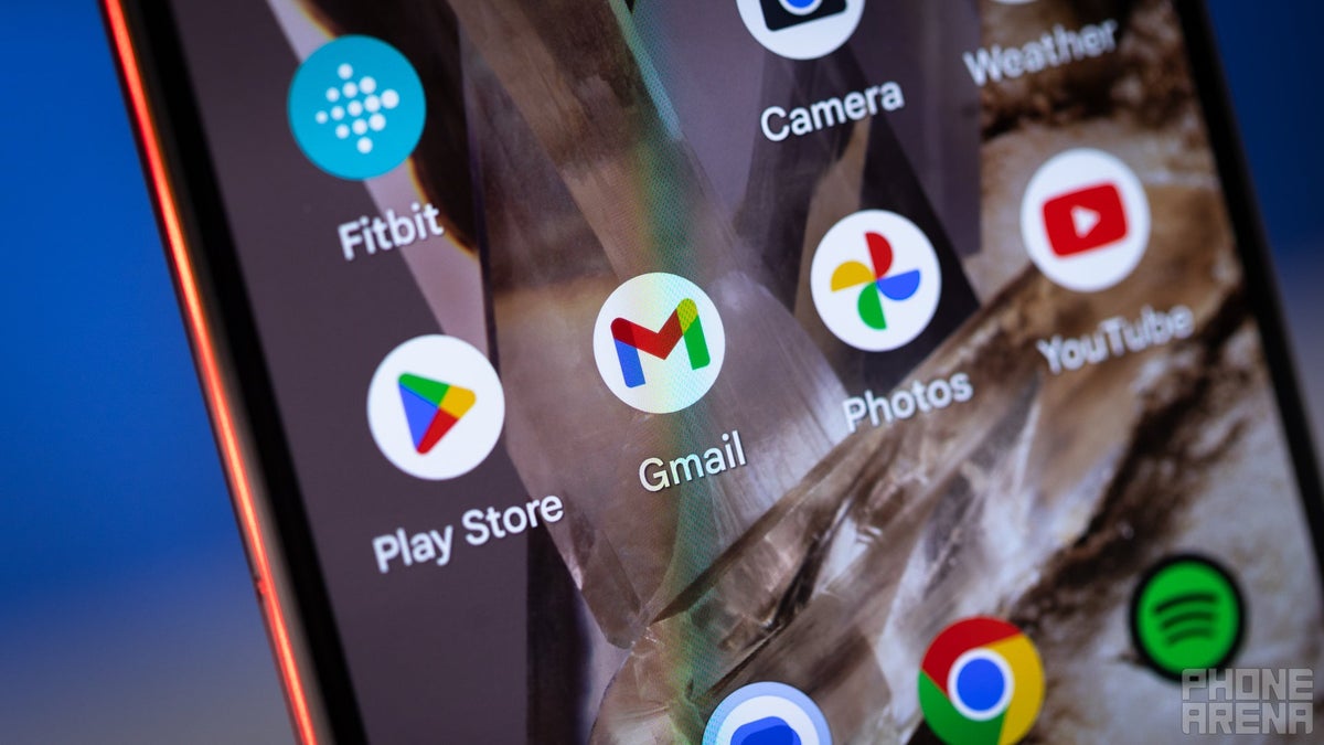 Gmail gets AI-powered “Summarize” feature on iOS and Android, Gemini side panel on the web